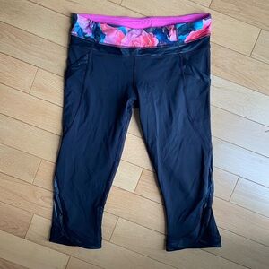 Lululemon Athletica Black and Secret Garden crop legging
